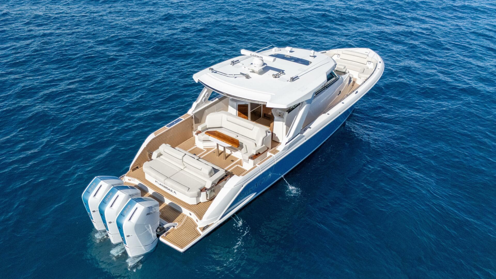 2024 Tiara Yachts 48 LS — photo 3