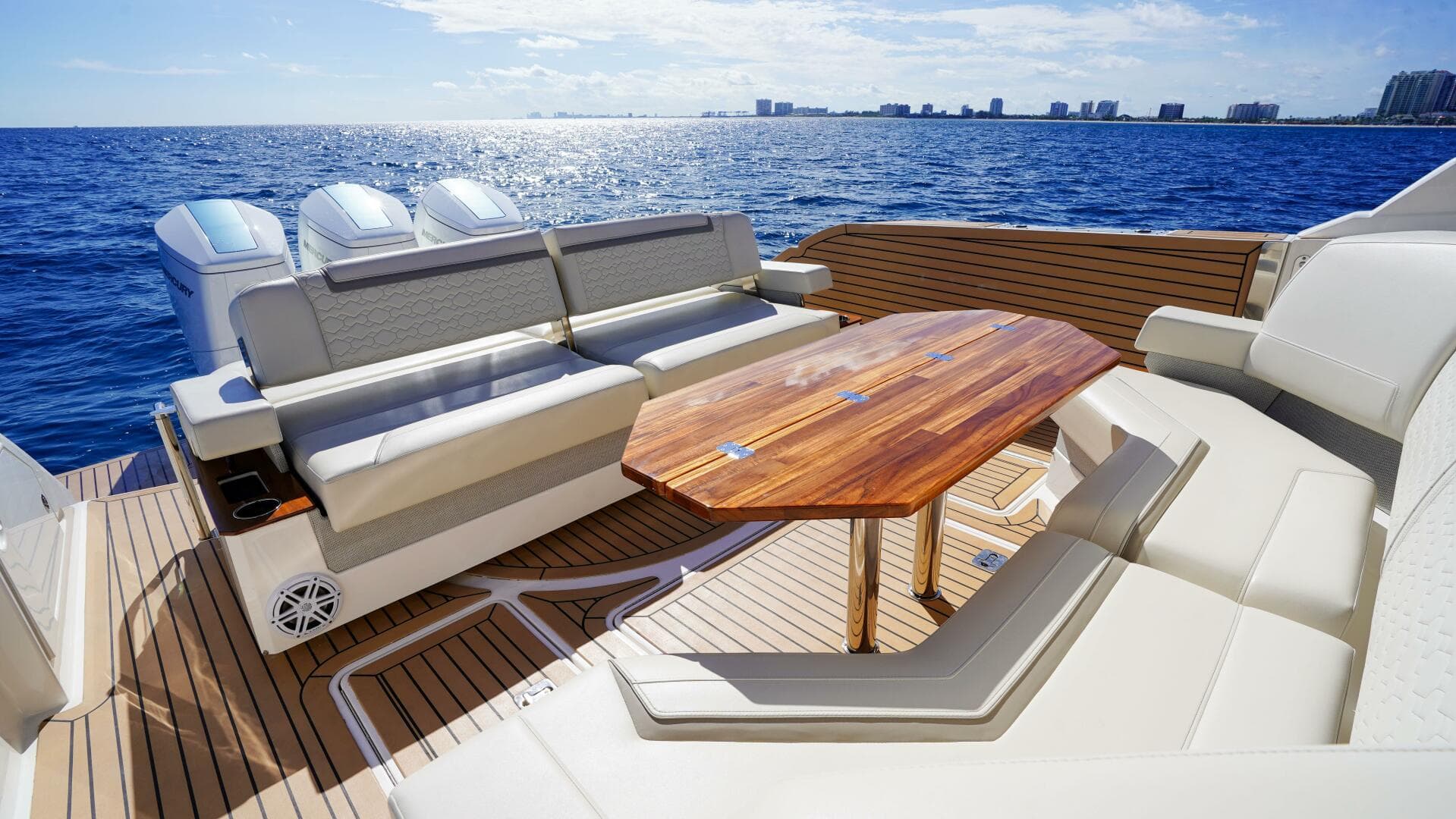 2024 Tiara Yachts 48 LS — photo 12