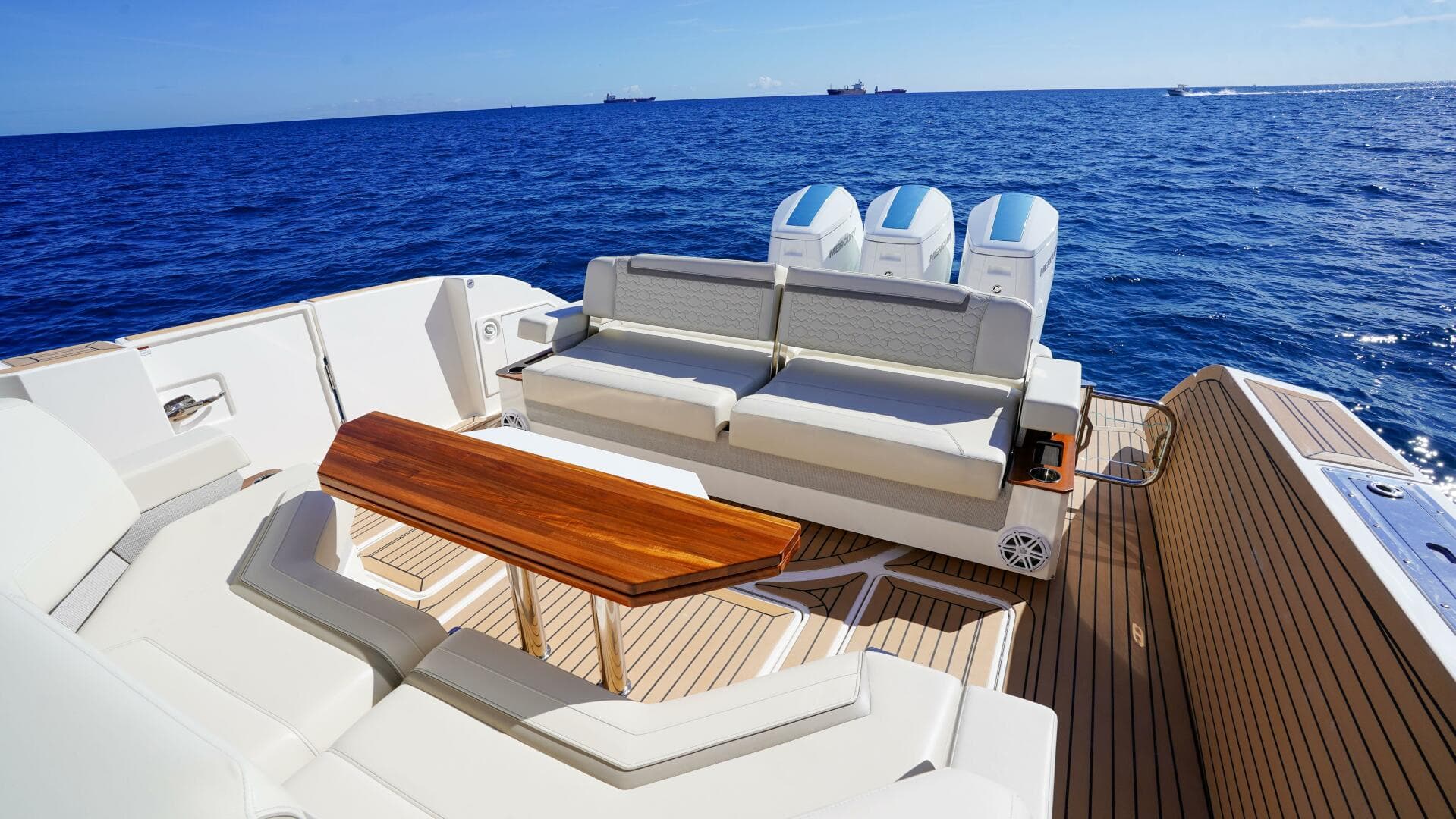 2024 Tiara Yachts 48 LS — photo 11