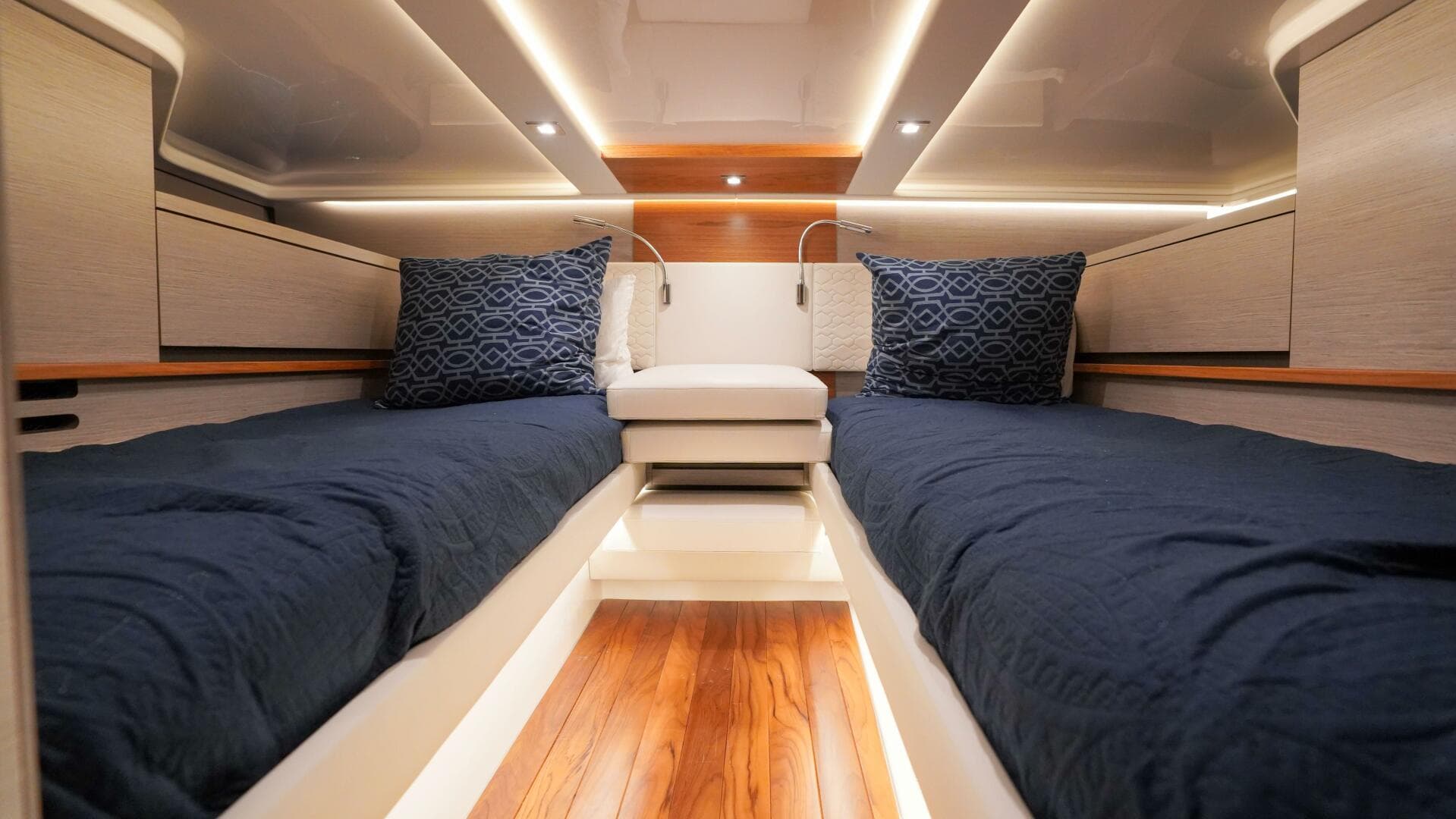 2024 Tiara Yachts 48 LS — photo 36