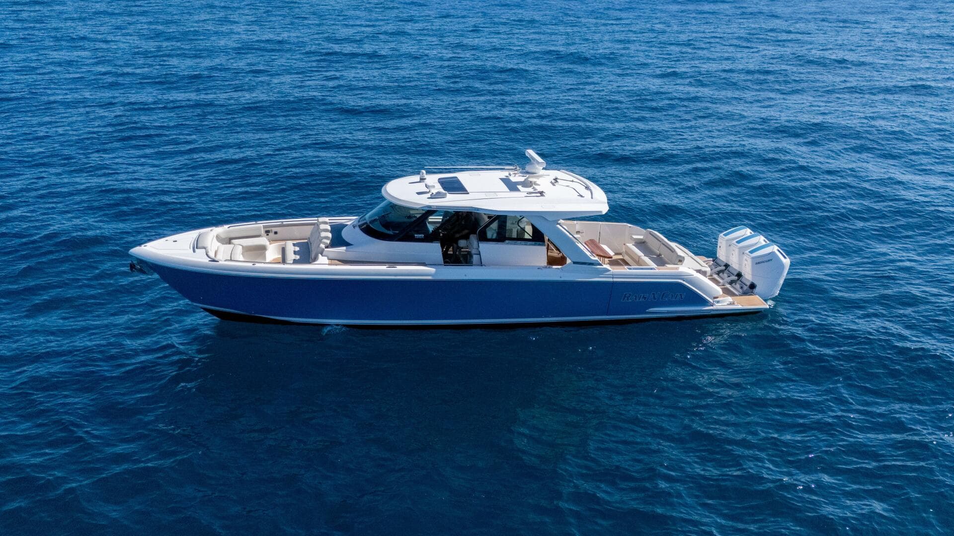 2024 Tiara Yachts 48 LS — photo 5