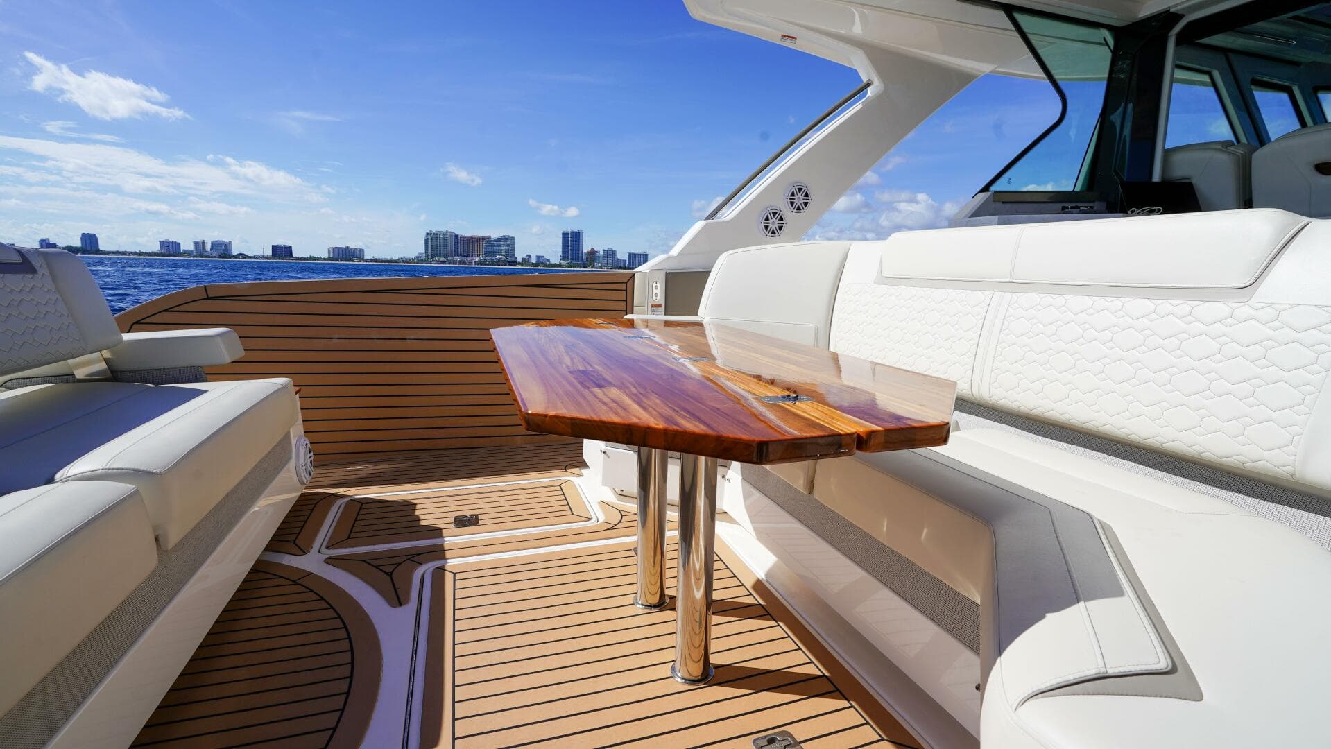 2024 Tiara Yachts 48 LS — photo 14