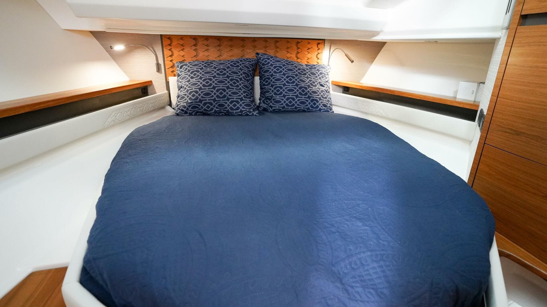 2024 Tiara Yachts 48 LS — photo 34