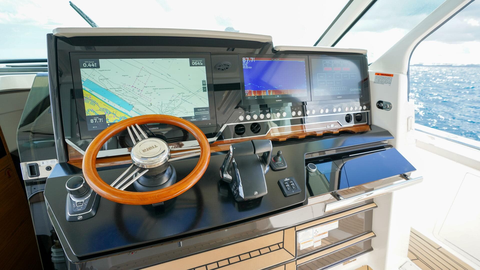 2024 Tiara Yachts 48 LS — photo 26