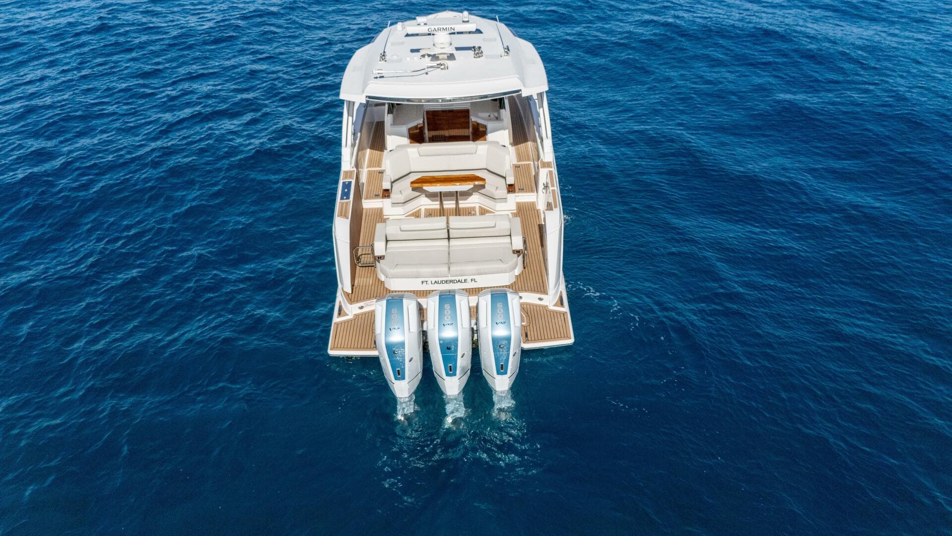 2024 Tiara Yachts 48 LS — photo 4