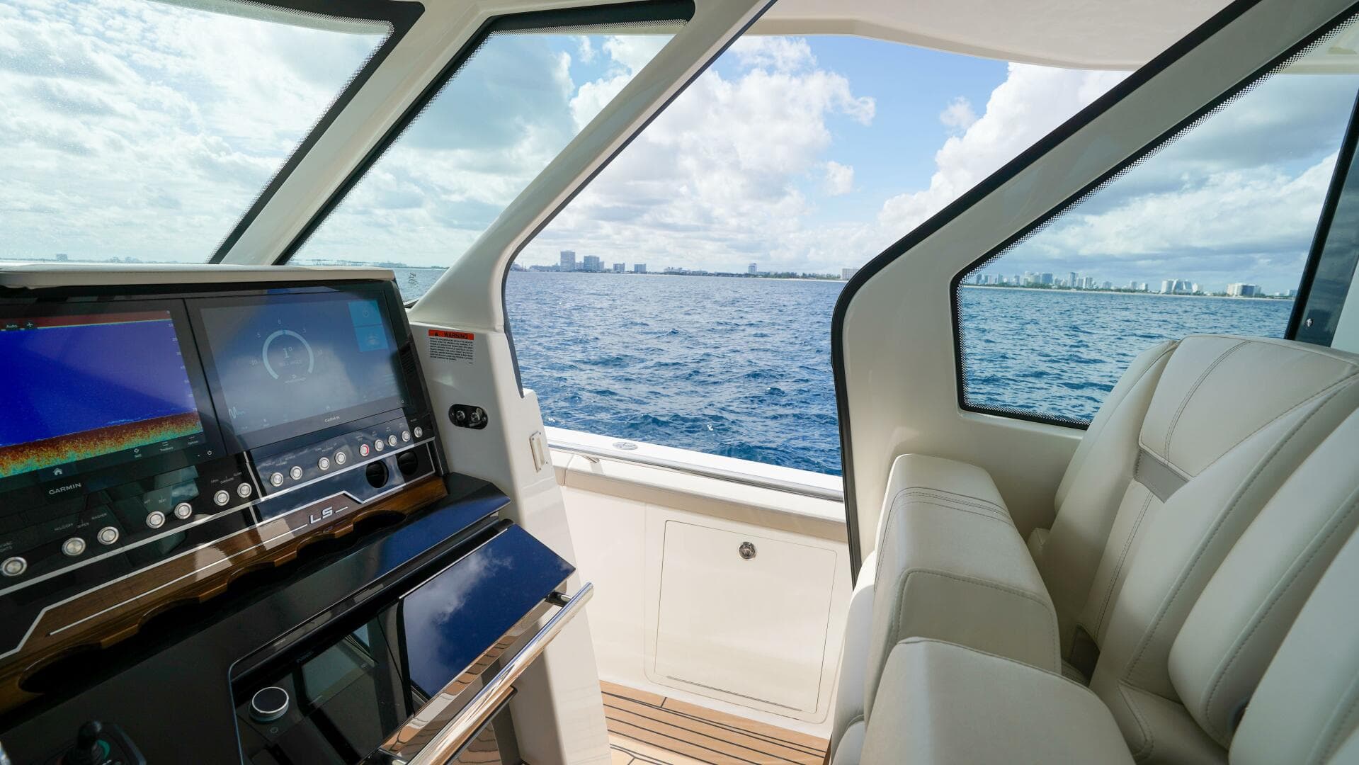 2024 Tiara Yachts 48 LS — photo 25