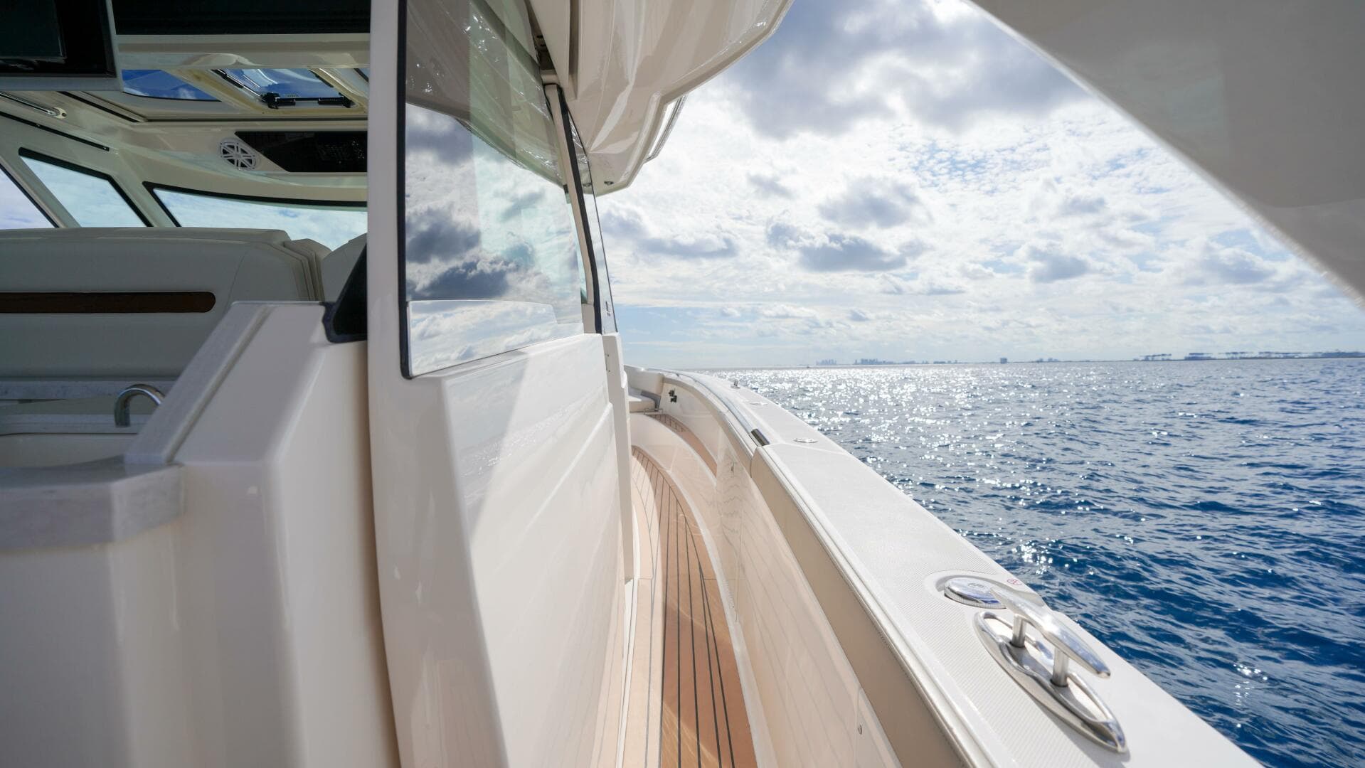 2024 Tiara Yachts 48 LS — photo 24