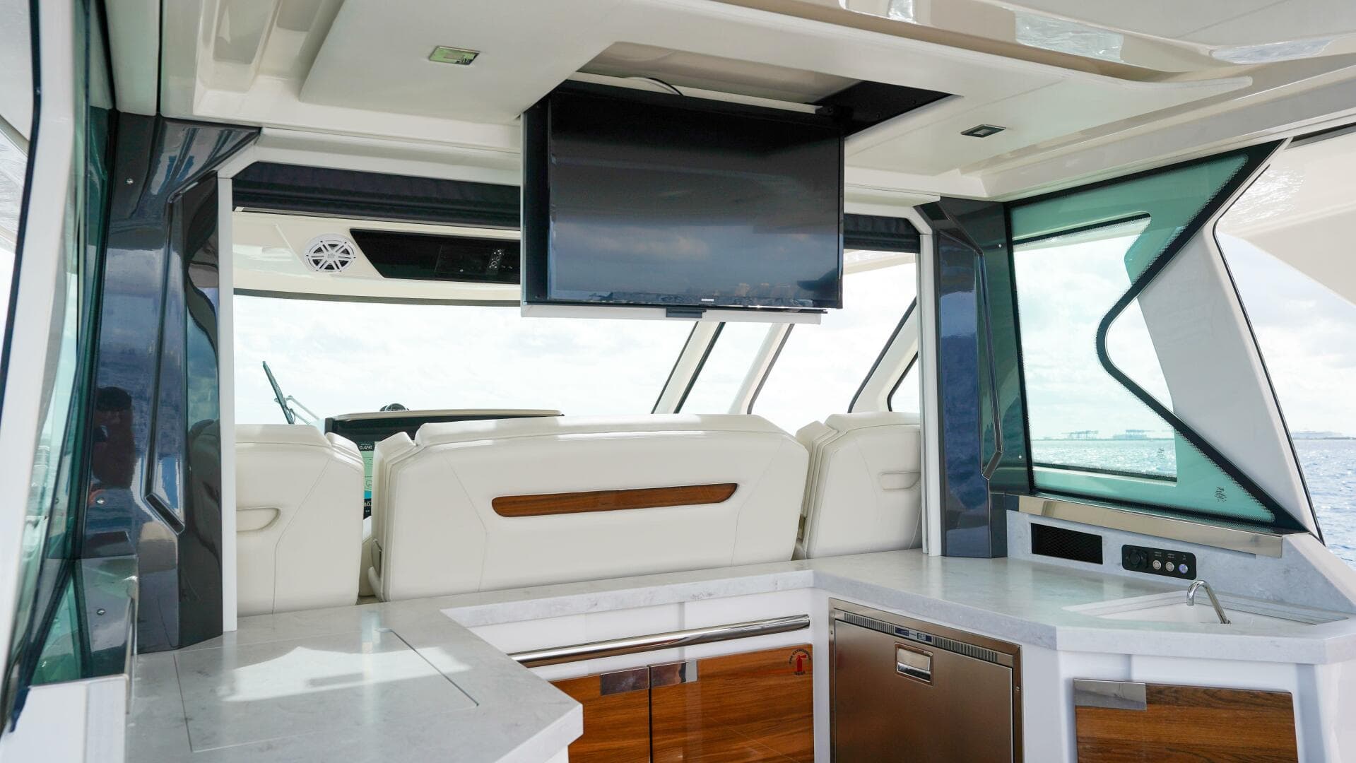 2024 Tiara Yachts 48 LS — photo 29