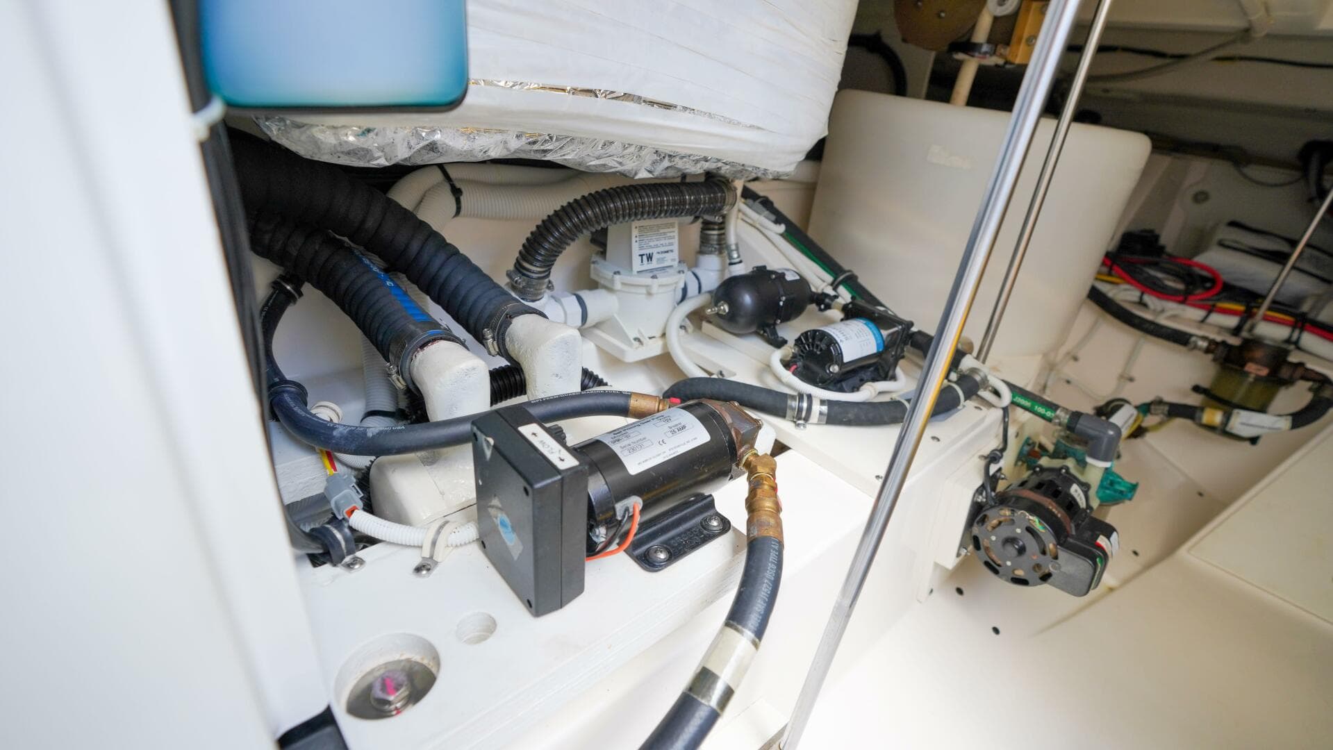 2024 Tiara Yachts 48 LS — photo 44