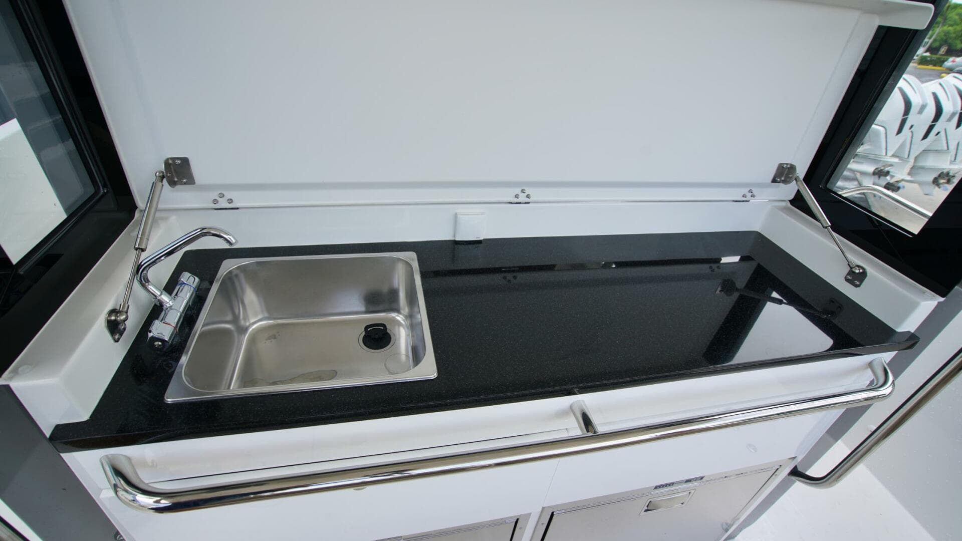 2024 Nimbus Tender 11 #289 — photo 11