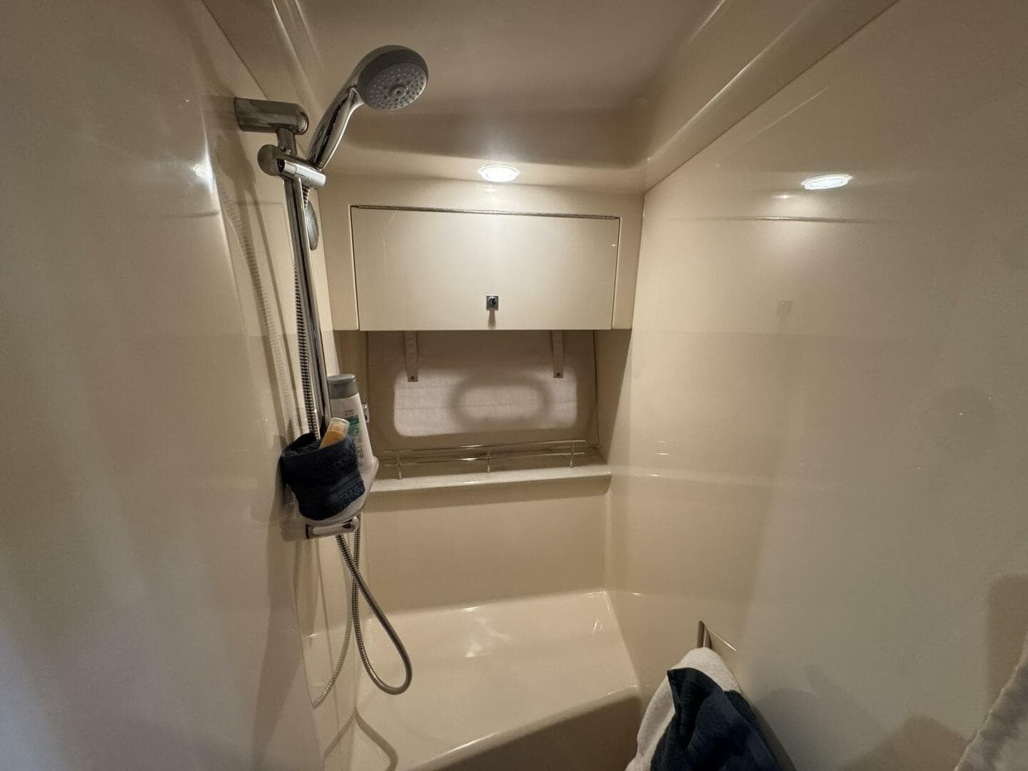 2016 Sea Ray 470 Sundancer — photo 23