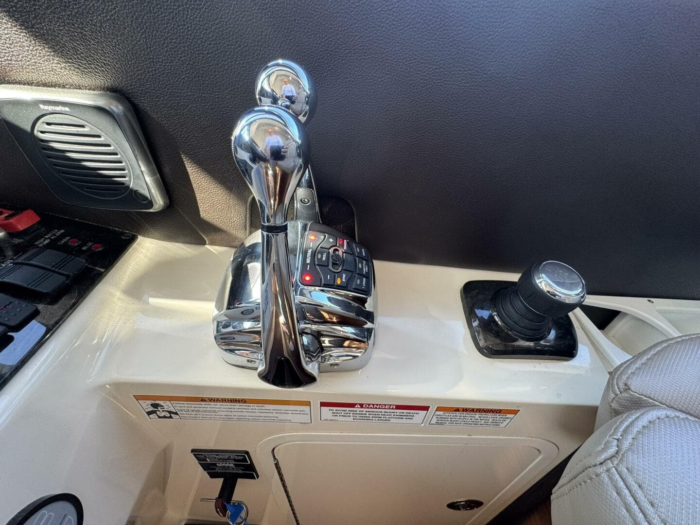 2016 Sea Ray 470 Sundancer — photo 9