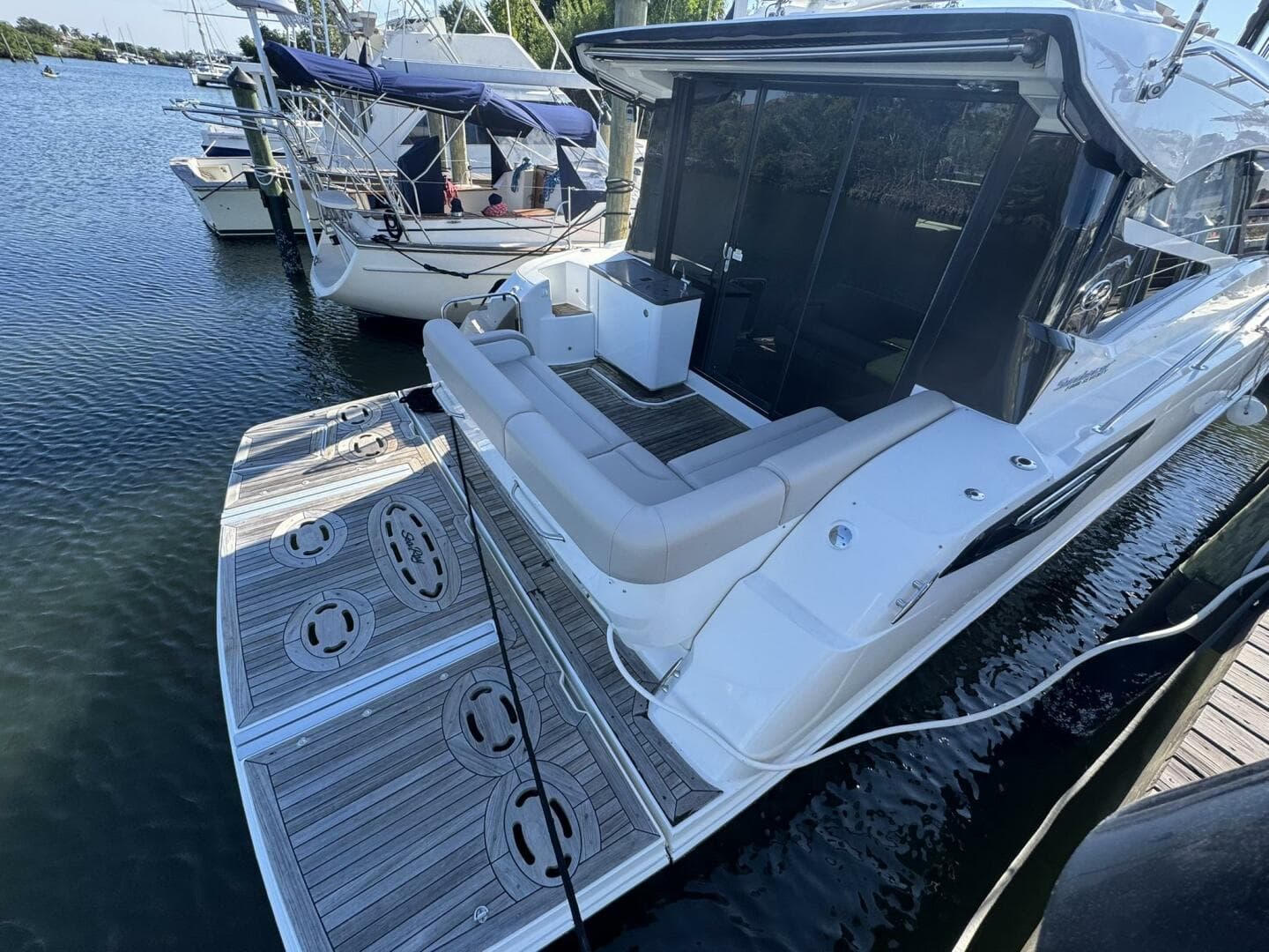 2016 Sea Ray 470 Sundancer — photo 30