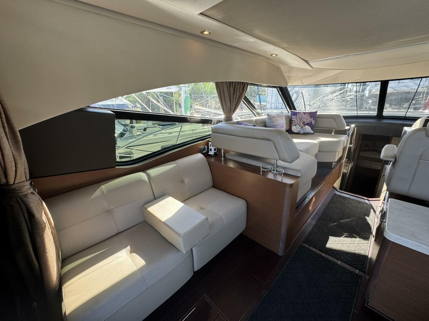 2016 Sea Ray 470 Sundancer — photo 11