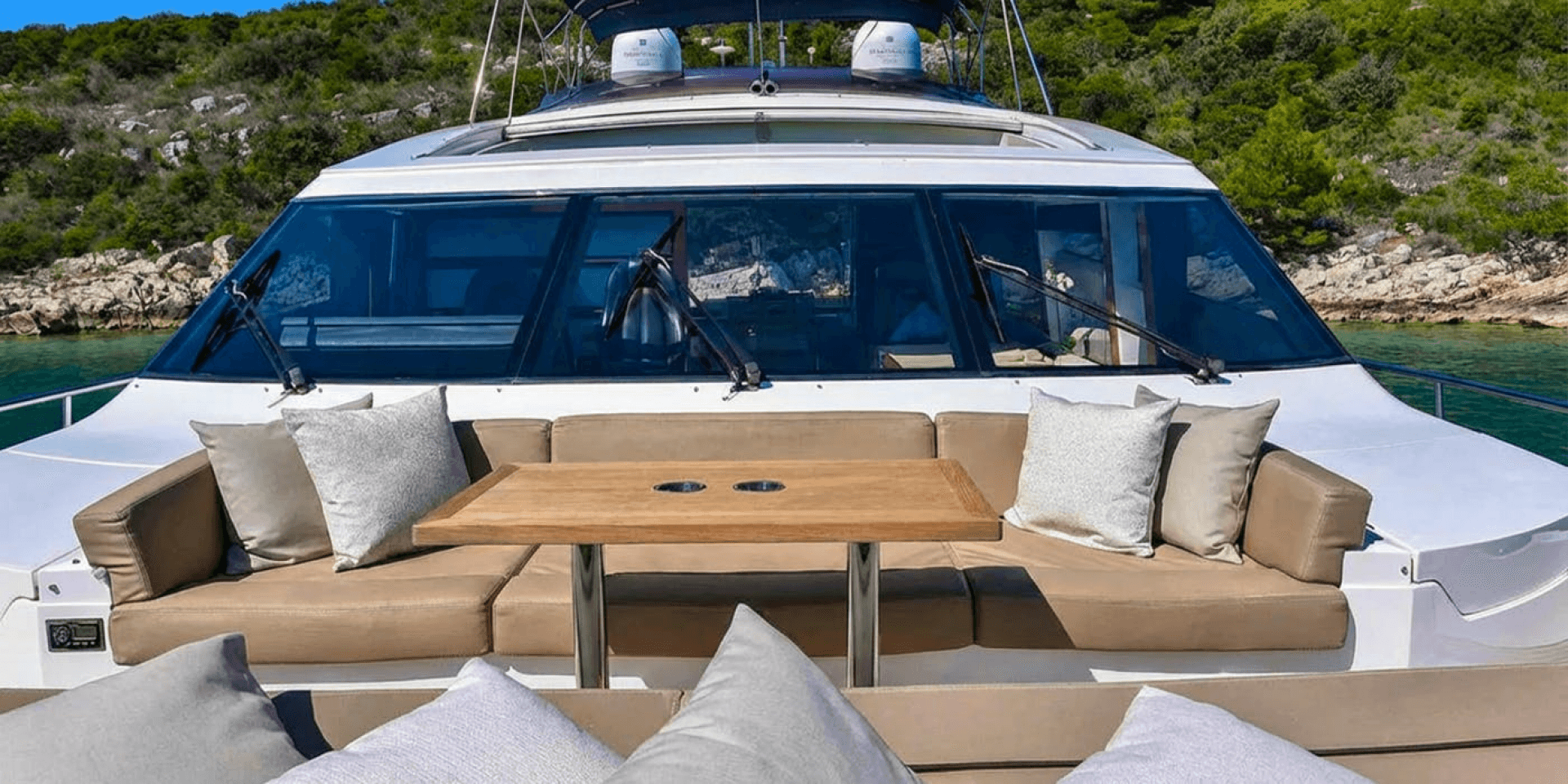 2011 Princess Yachts Princess V85 — photo 2