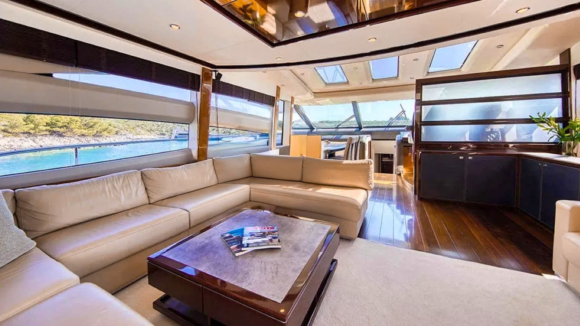 2011 Princess Yachts Princess V85 — photo 5