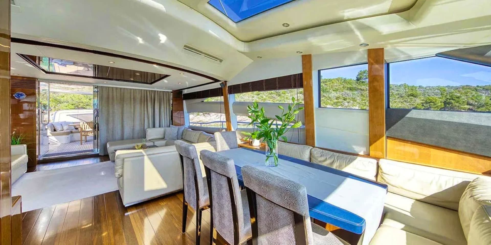 2011 Princess Yachts Princess V85 — photo 6