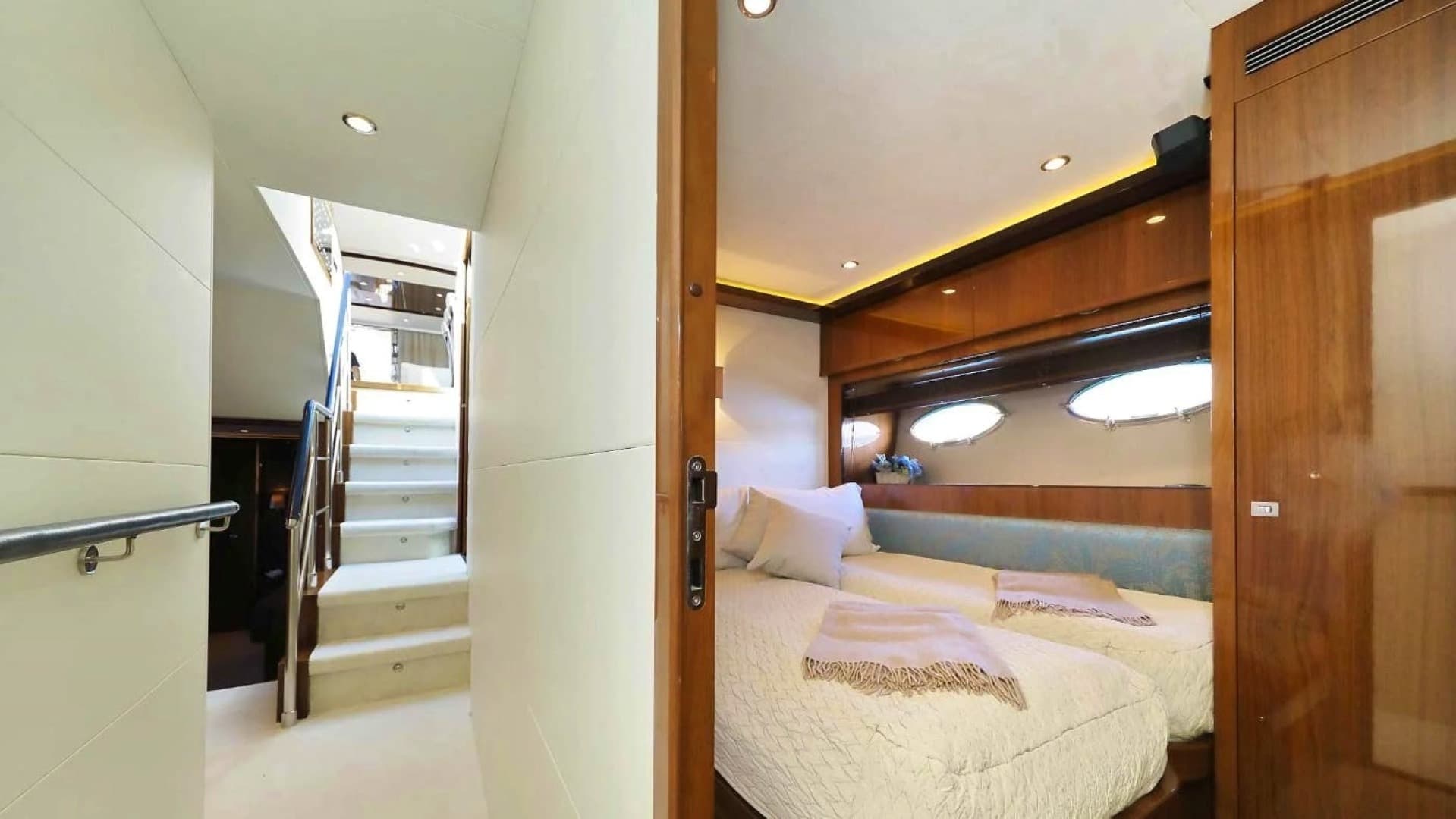 2011 Princess Yachts Princess V85 — photo 13