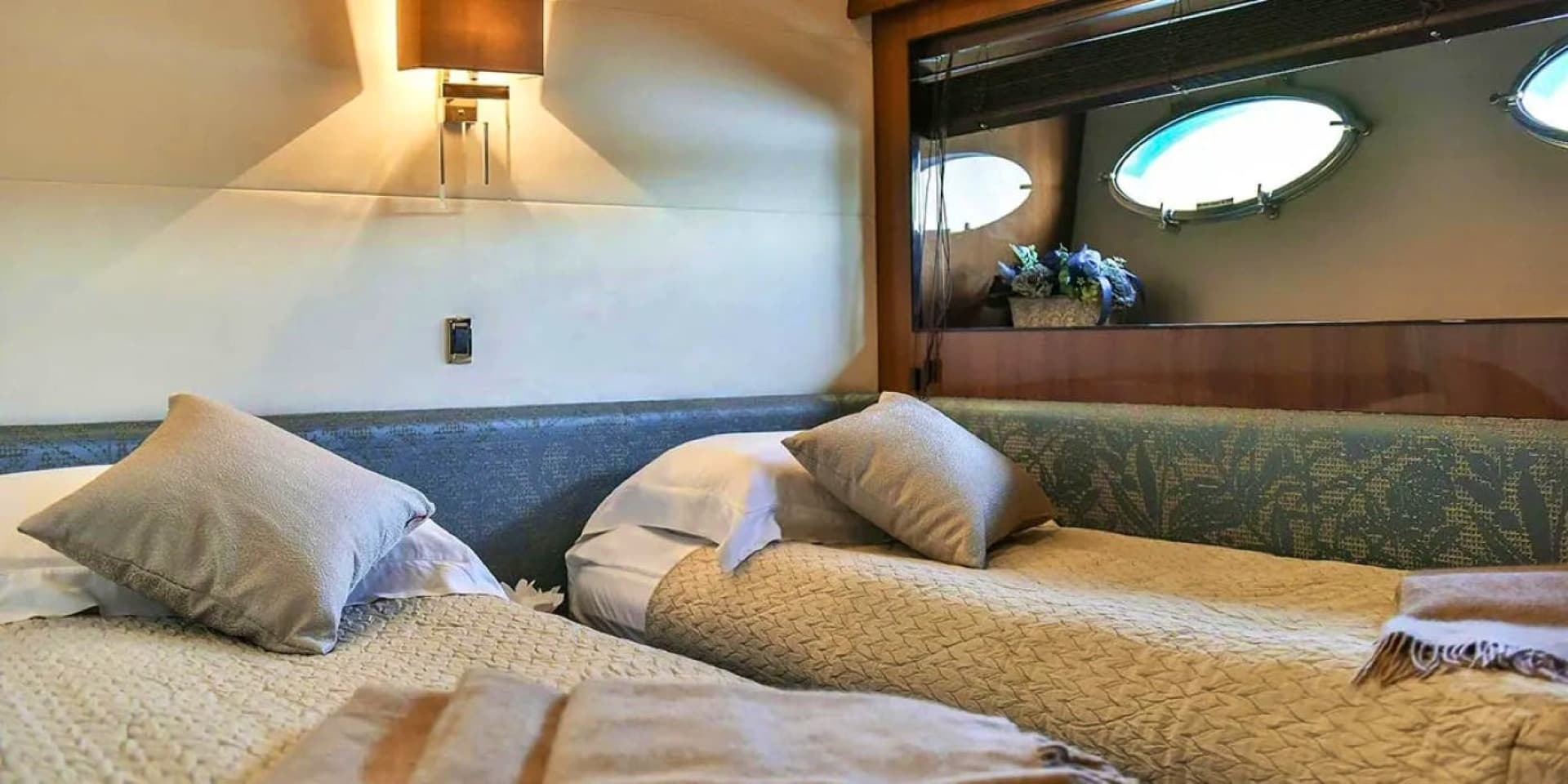 2011 Princess Yachts Princess V85 — photo 11
