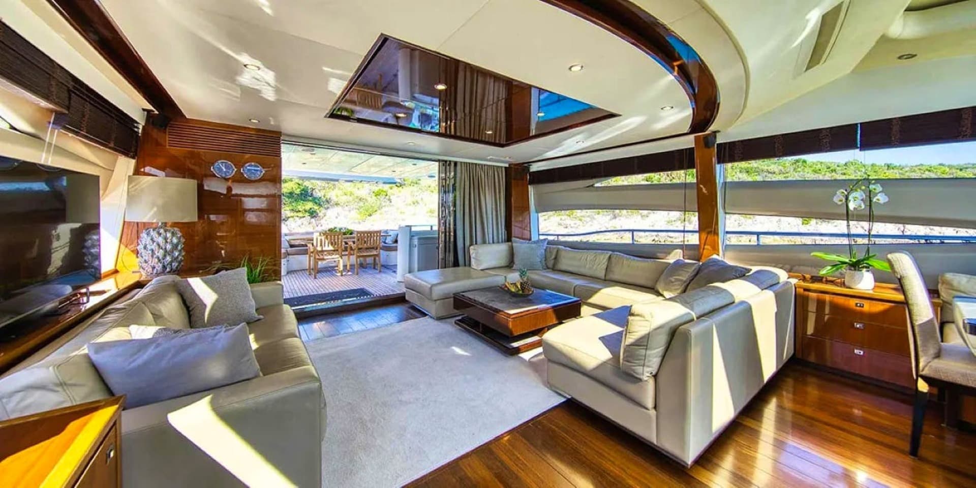 2011 Princess Yachts Princess V85 — photo 3