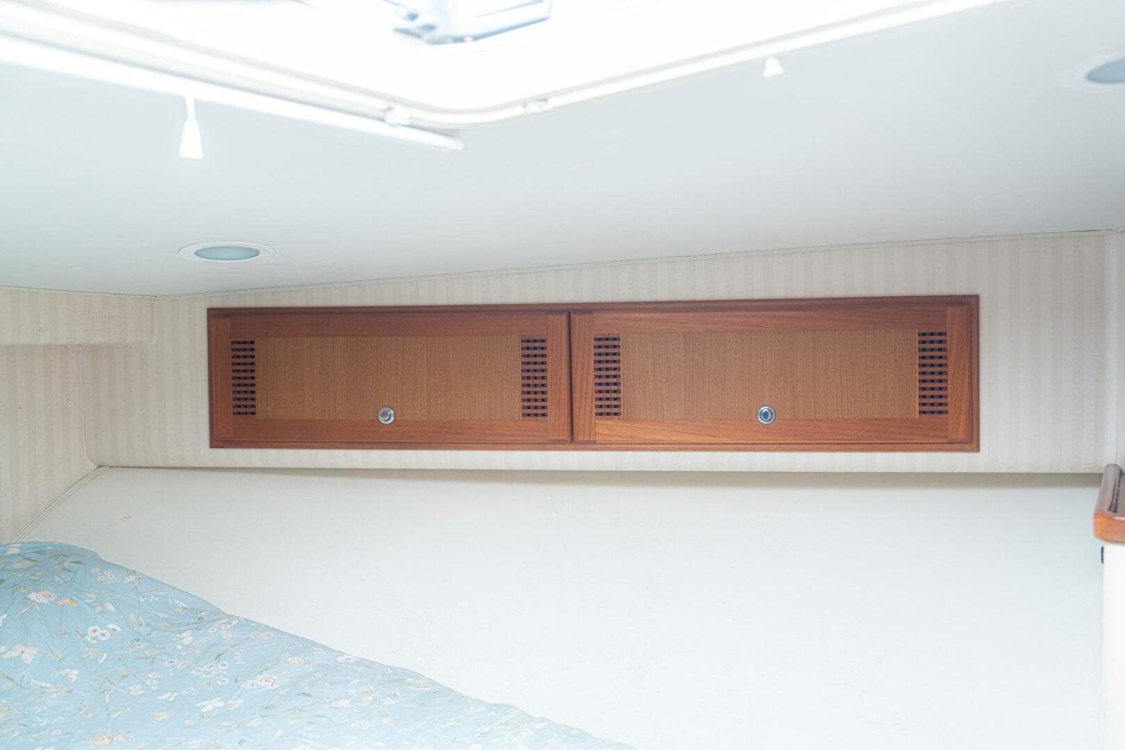 2005 Cabo 40 Express — photo 38