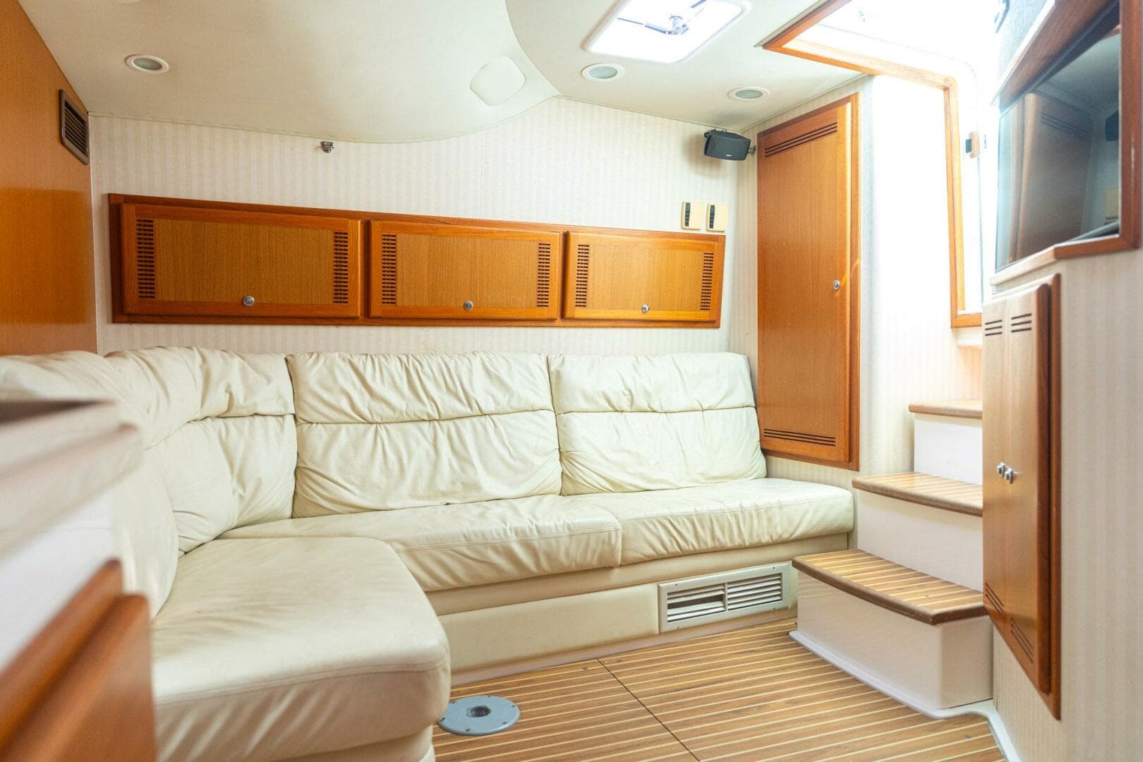 2005 Cabo 40 Express — photo 40