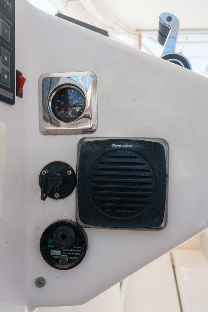 2005 Cabo 40 Express — photo 28