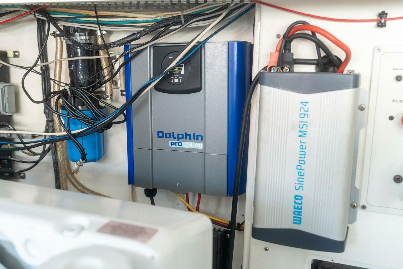 2005 Cabo 40 Express — photo 53