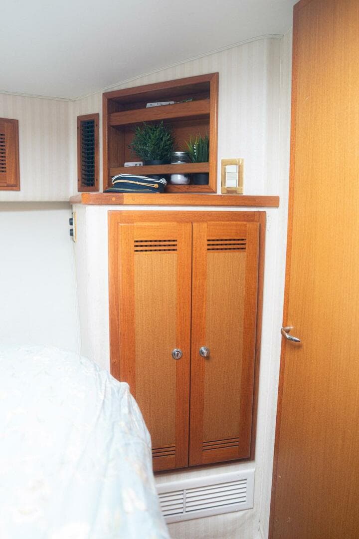 2005 Cabo 40 Express — photo 37