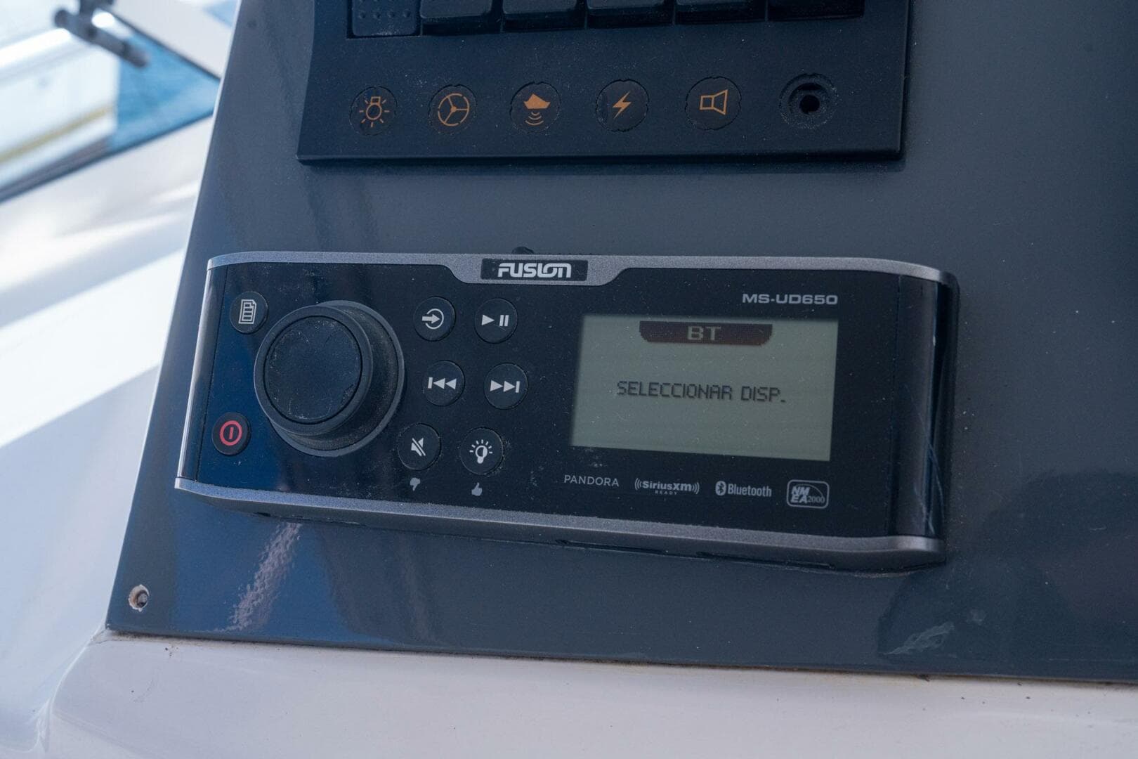 2005 Cabo 40 Express — photo 24