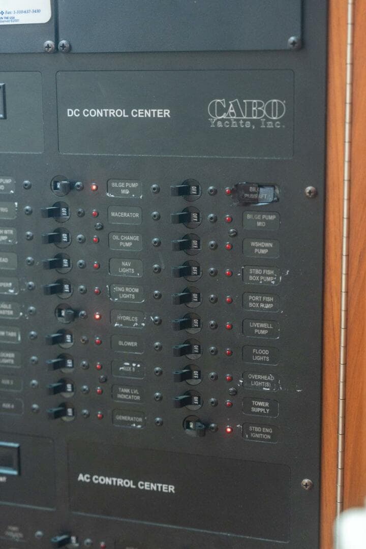 2005 Cabo 40 Express — photo 35