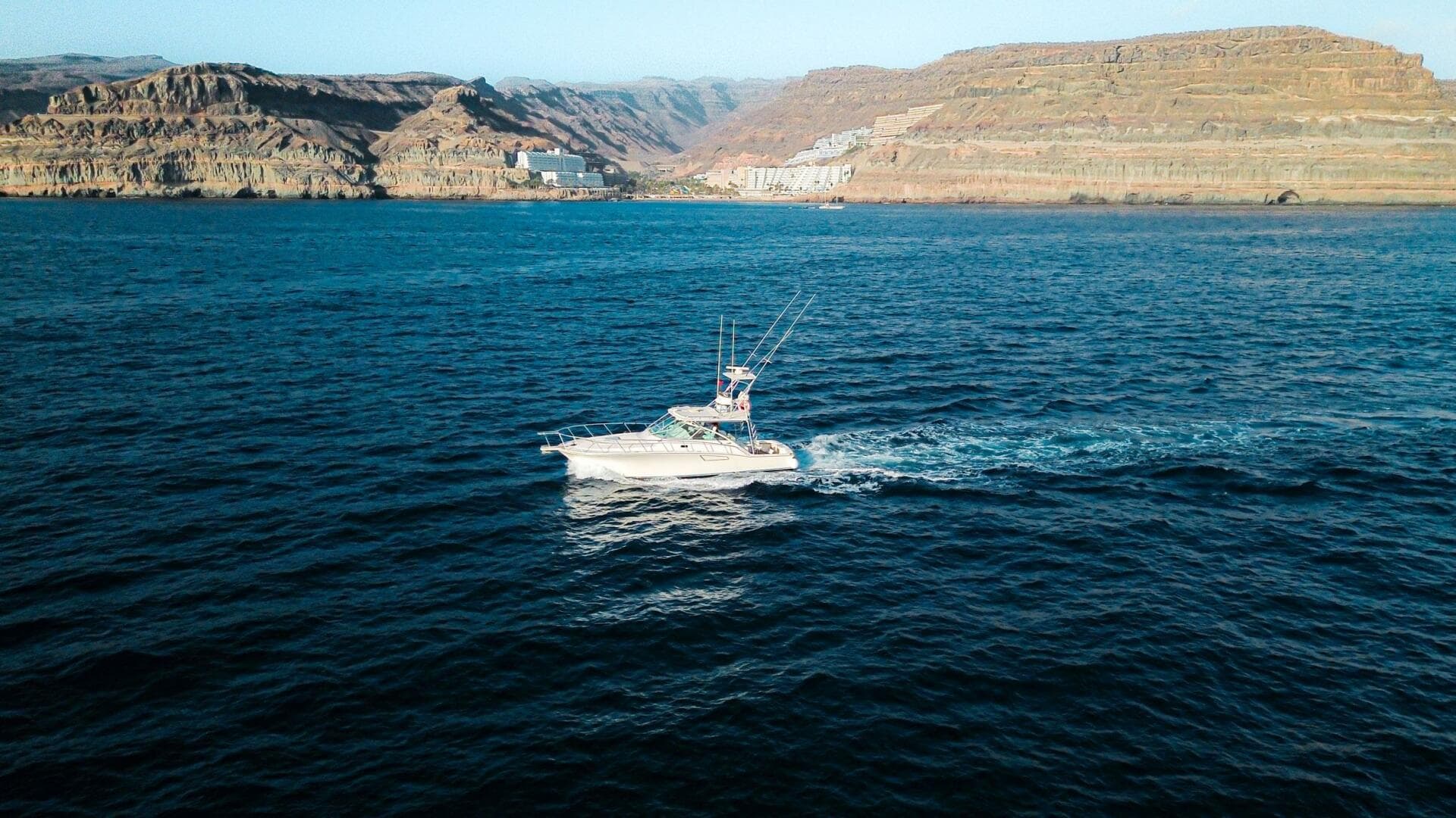 2005 Cabo 40 Express — photo 15
