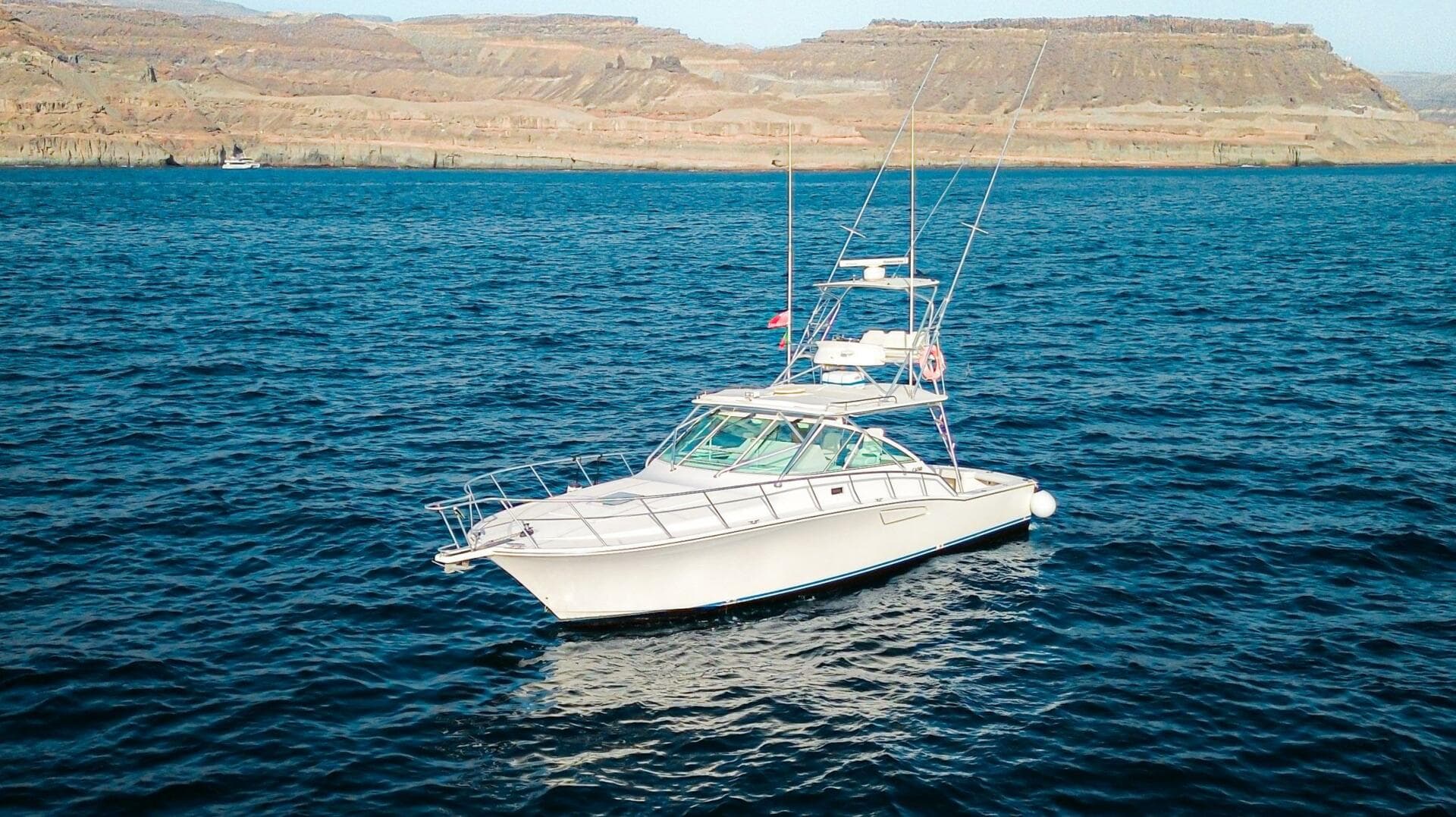 2005 Cabo 40 Express — photo 11
