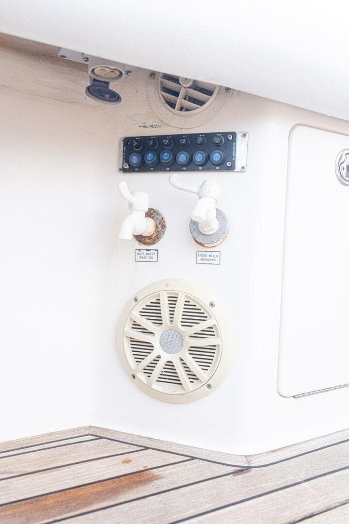 2005 Cabo 40 Express — photo 54