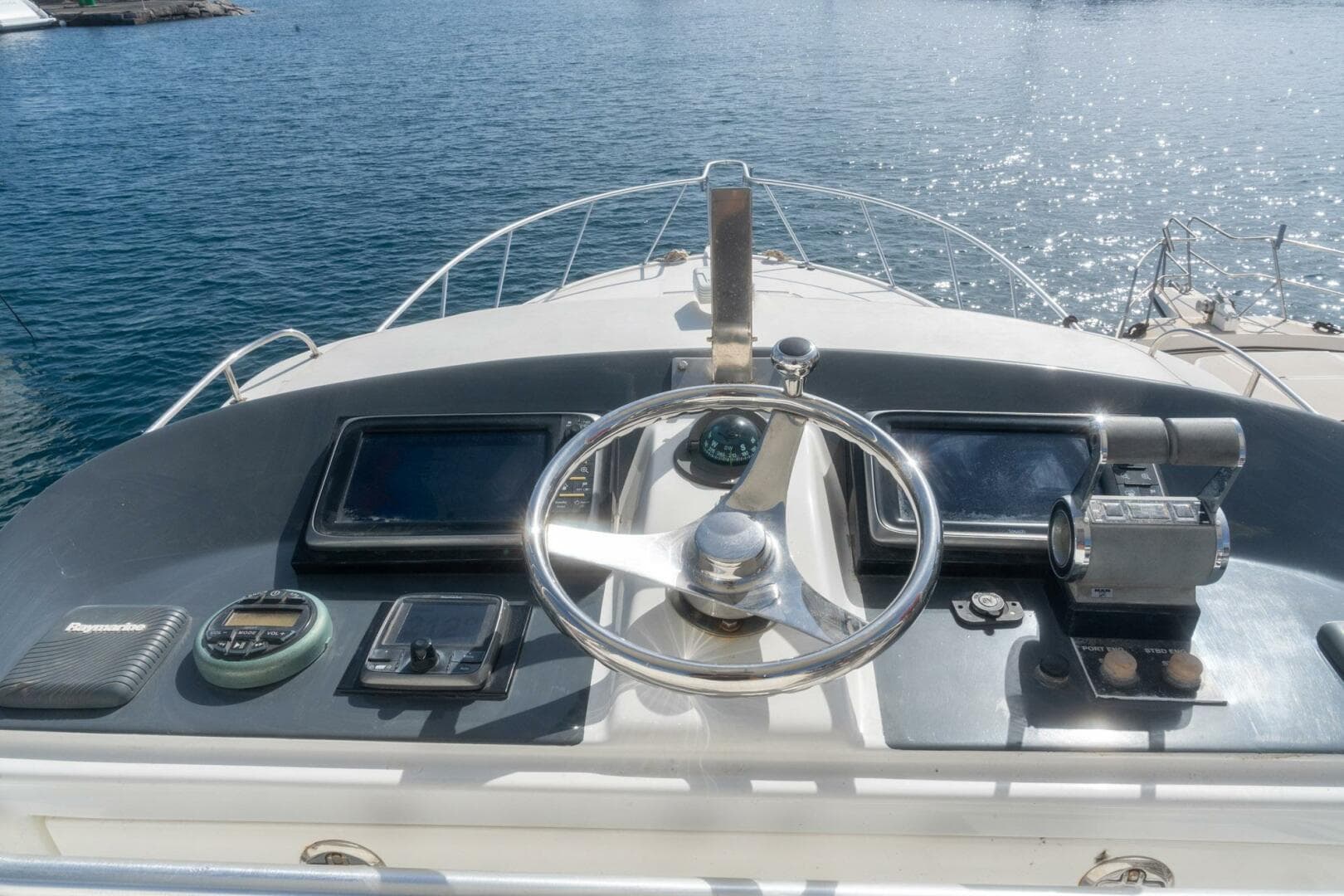 2005 Cabo 40 Express — photo 41