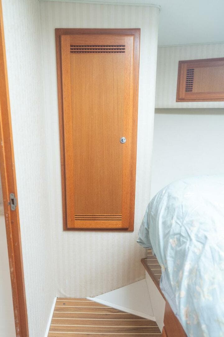 2005 Cabo 40 Express — photo 39