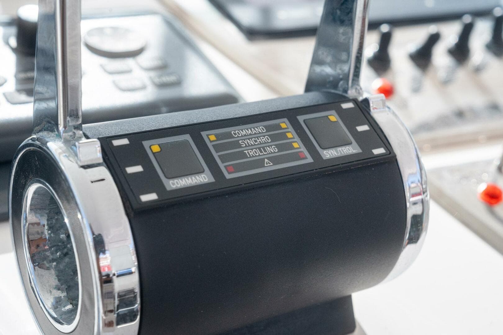 2005 Cabo 40 Express — photo 22