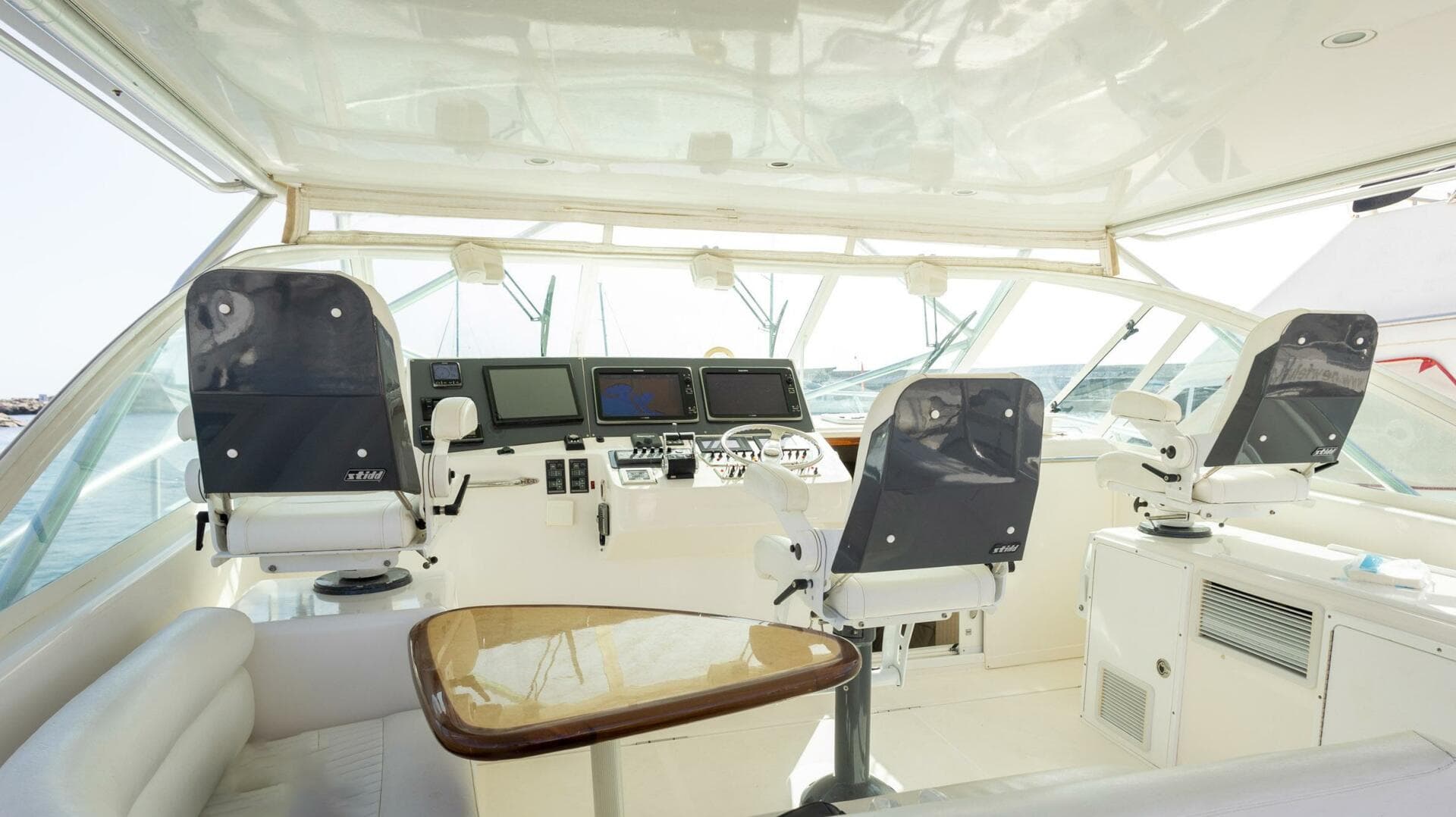 2005 Cabo 40 Express — photo 17