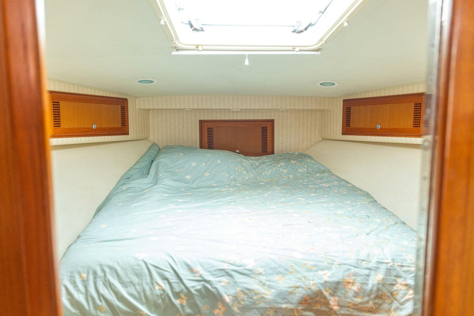 2005 Cabo 40 Express — photo 36