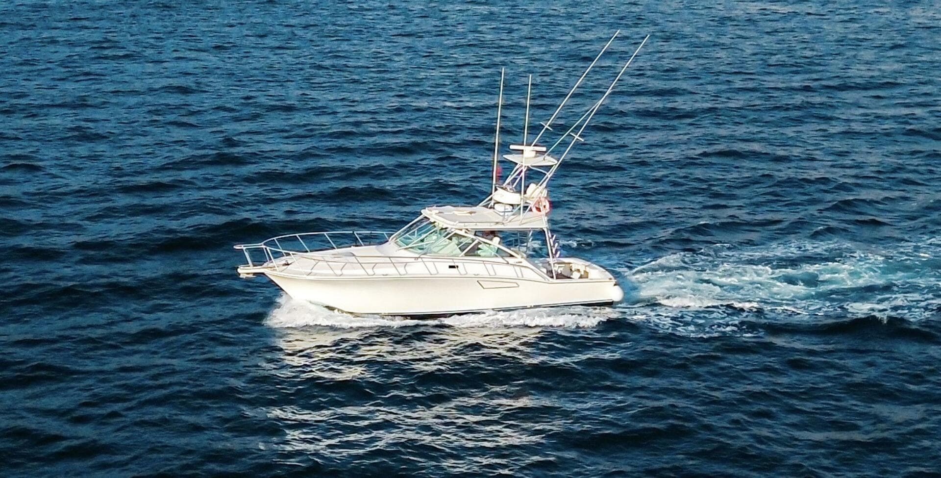 2005 Cabo 40 Express — photo 2