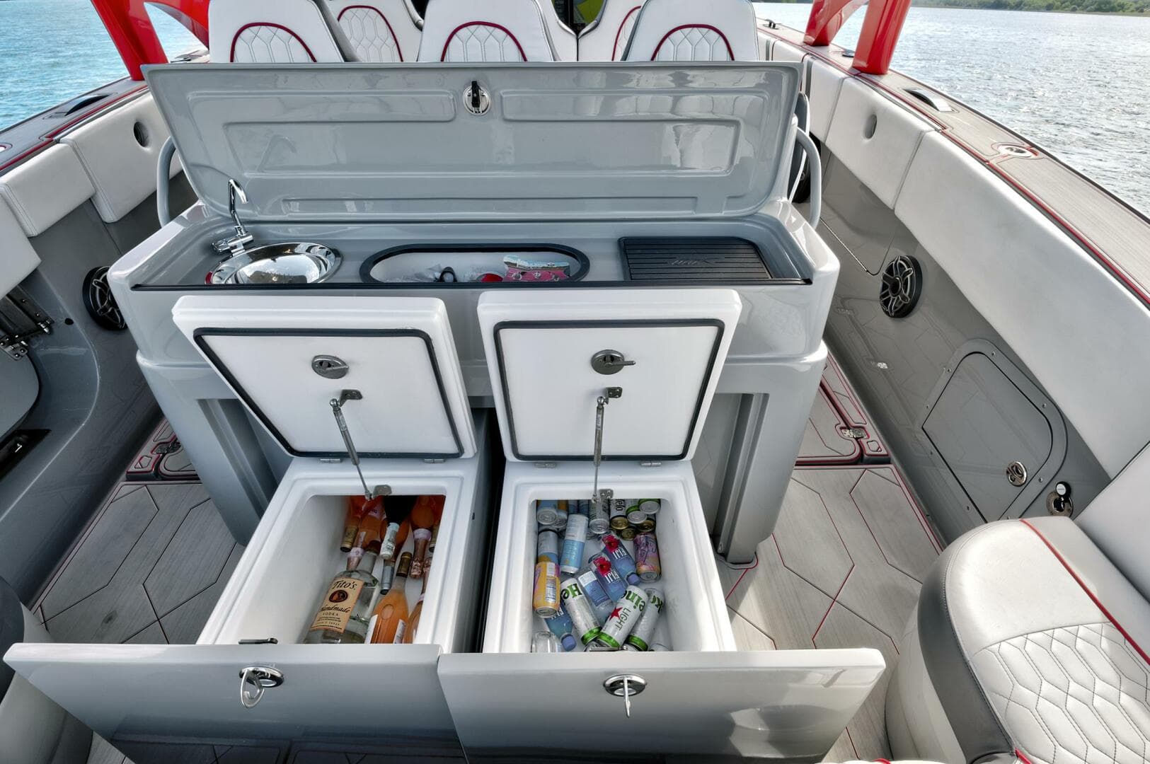 2023 Midnight Express 43 Open — photo 29