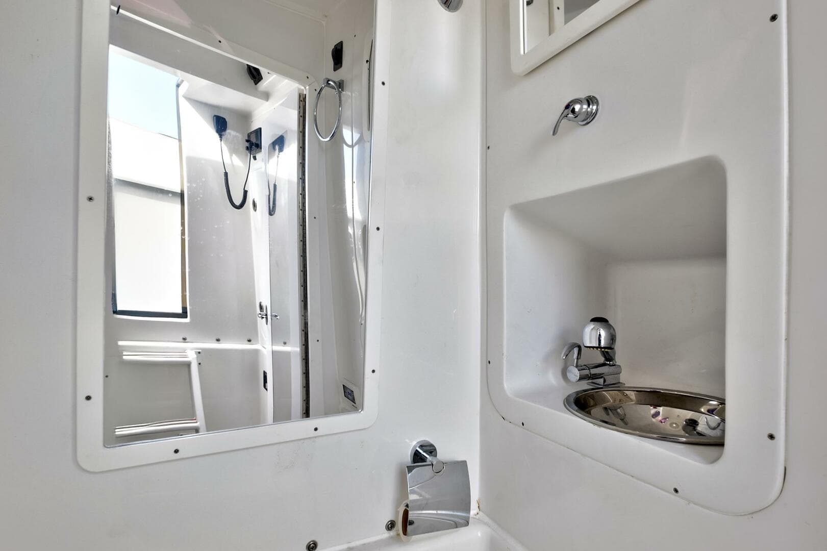 2023 Midnight Express 43 Open — photo 37