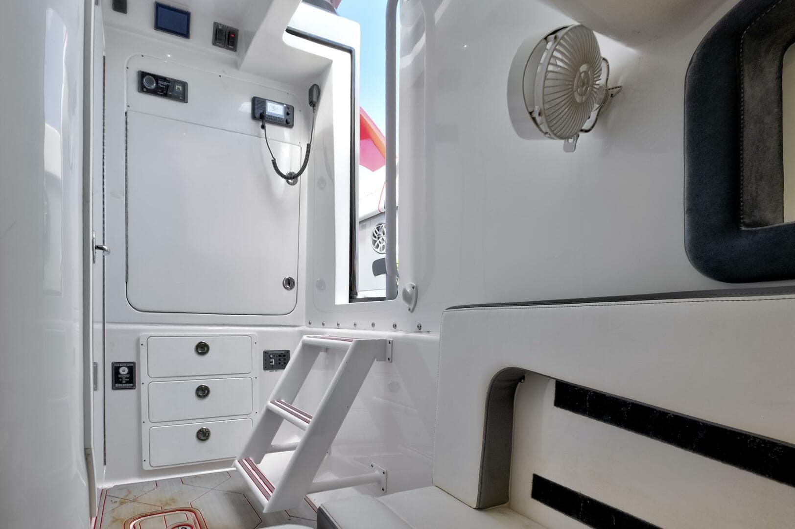 2023 Midnight Express 43 Open — photo 40