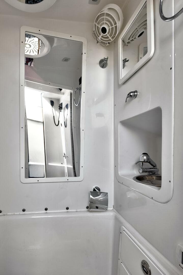 2023 Midnight Express 43 Open — photo 39