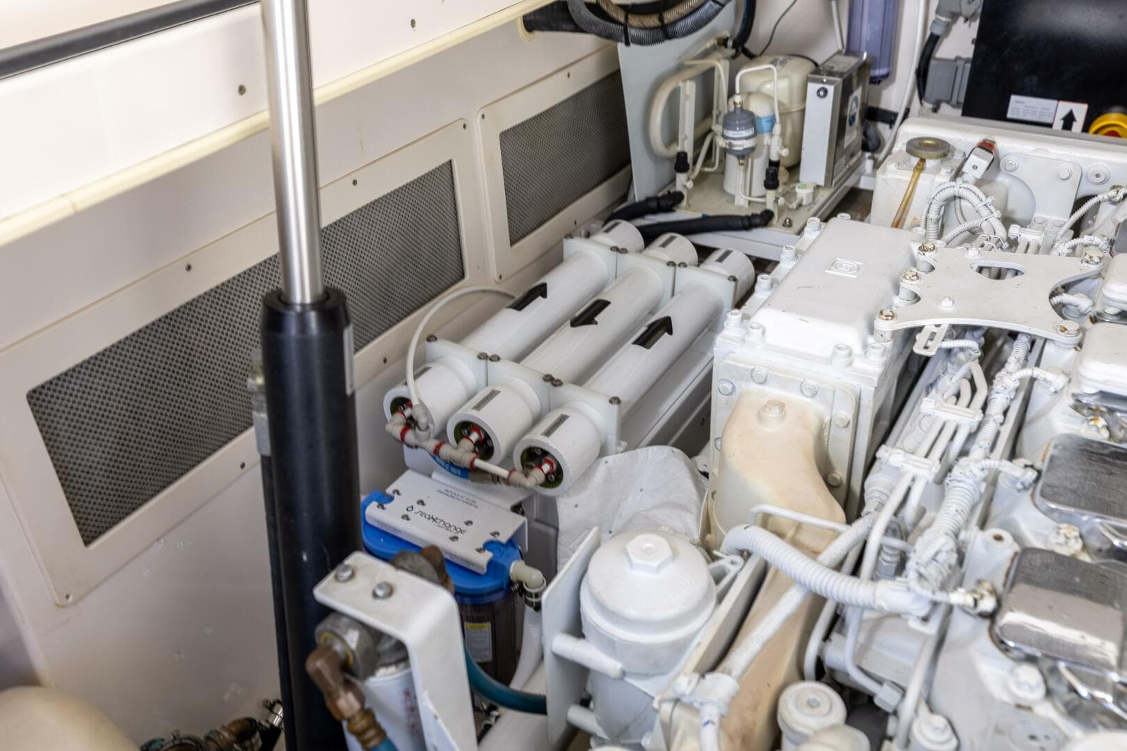 2008 Cabo 40 Express — photo 33