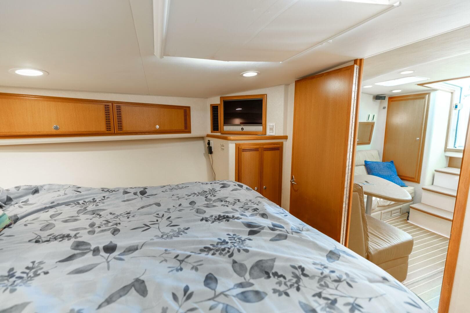 2008 Cabo 40 Express — photo 28