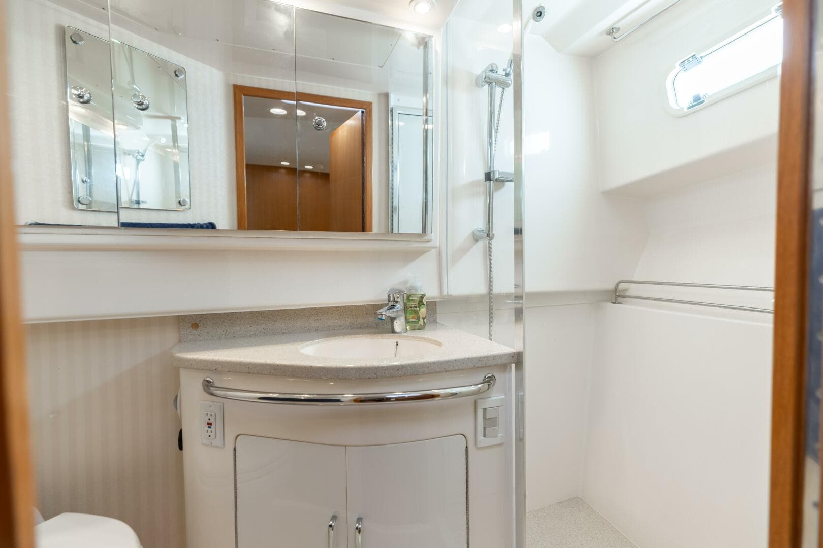 2008 Cabo 40 Express — photo 29