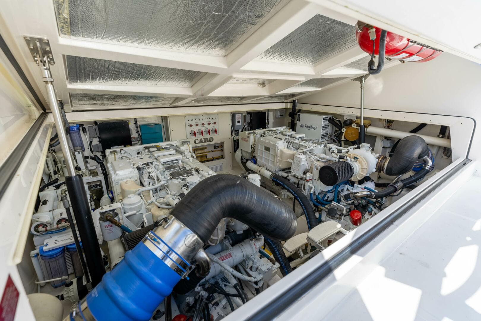 2008 Cabo 40 Express — photo 32