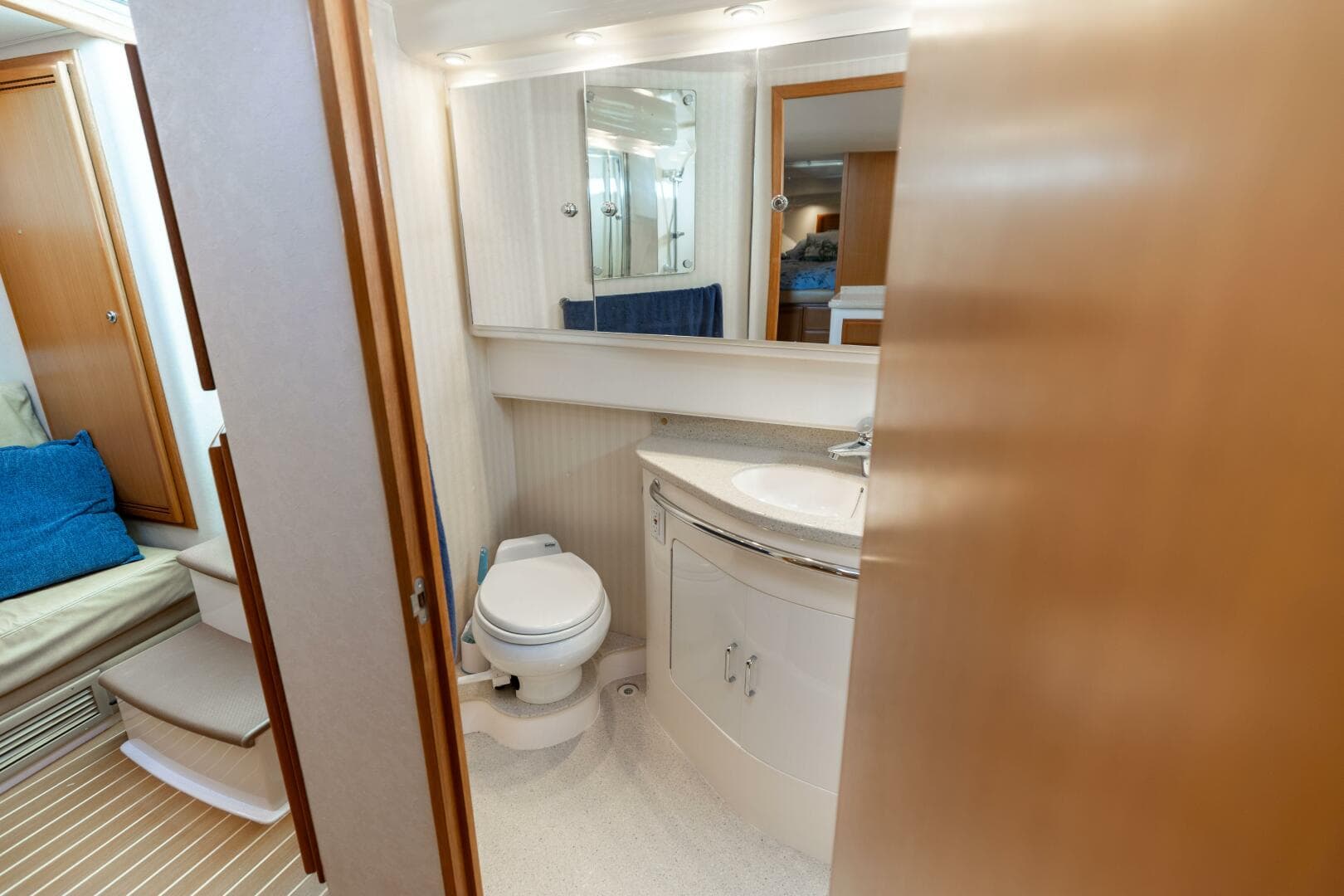 2008 Cabo 40 Express — photo 30