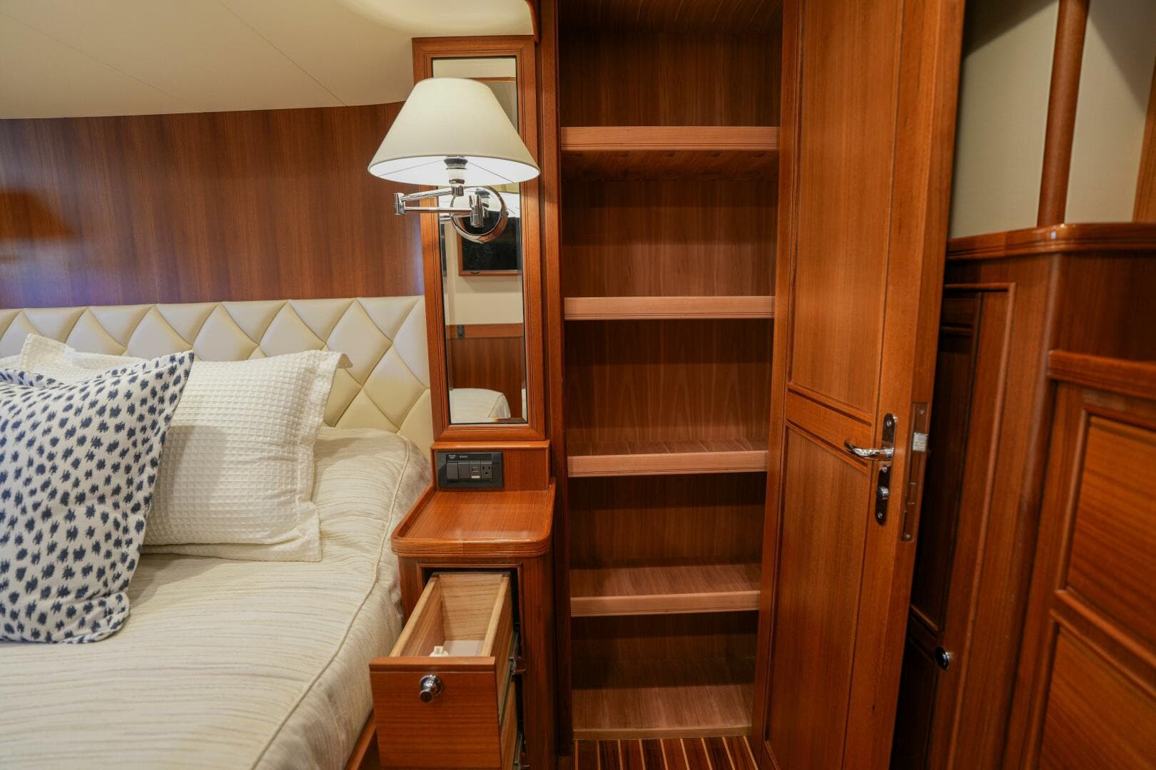 2025 Marlow Explorer 53E-Cb — photo 44